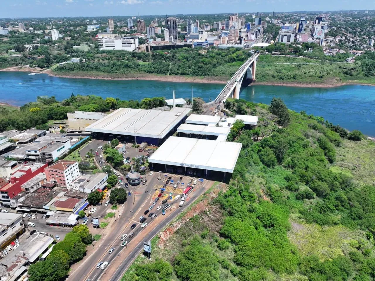 Restrição a ônibus turísticos na Ponte da Amizade pode afetar turismo de Foz do Iguaçu