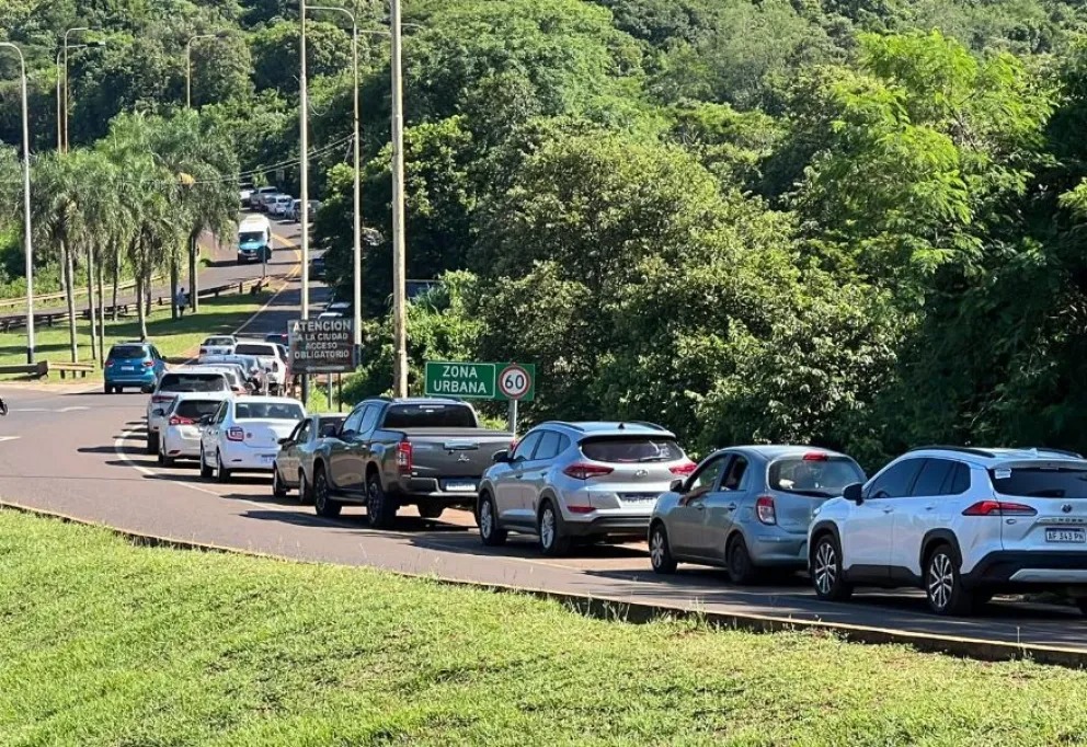 Campanha ‘Menos Fila’ ganha força digital para destravar o caos na fronteira entre Foz e Puerto Iguazú
