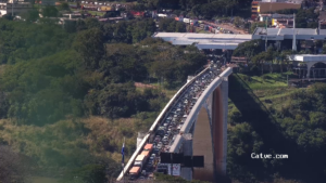 Caos Logístico na Ponte da Amizade: O Custo da Ineficiência Estatal na Fronteira