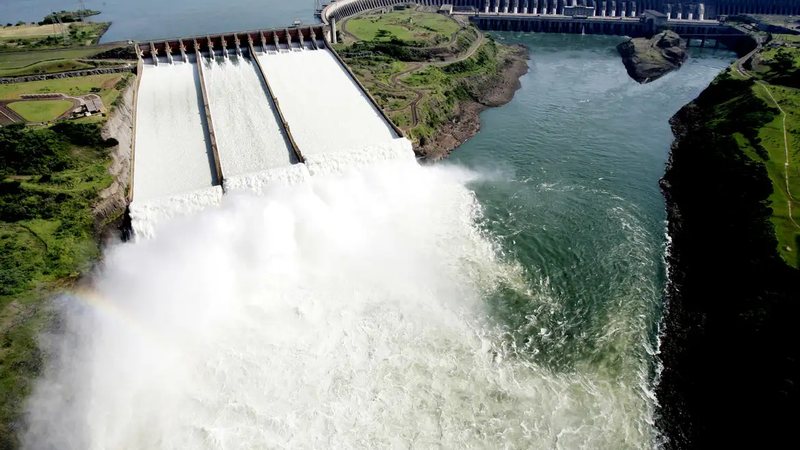 Itaipu Binacional alerta sobre alta do rio Paraná e possíveis impactos no Brasil